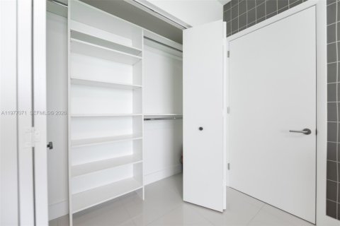 Снять в аренду кондоминиум в Холливуд, Флорида 2 спальни, 157.1м2, № 2041566 - фото 26