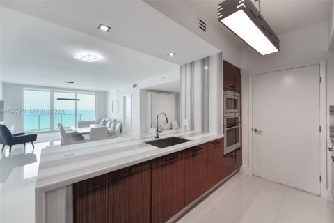 Снять в аренду кондоминиум в Холливуд, Флорида 2 спальни, 157.1м2, № 2041566 - фото 12