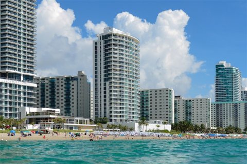 Снять в аренду кондоминиум в Холливуд, Флорида 2 спальни, 157.1м2, № 2041566 - фото 28