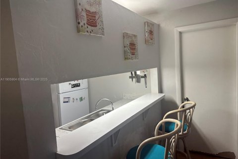 Condo in Gainesville, Florida, 4 bedrooms  № 2059854 - photo 7