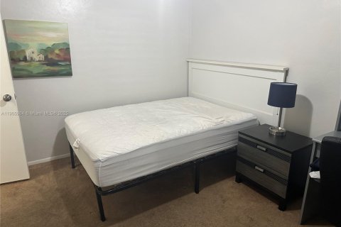 Condo in Gainesville, Florida, 4 bedrooms  № 2059854 - photo 9