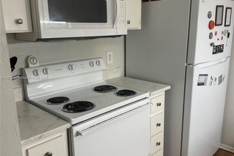 Condo in Gainesville, Florida, 4 bedrooms  № 2059854 - photo 6