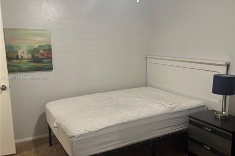 Condo in Gainesville, Florida, 4 bedrooms  № 2059854 - photo 10