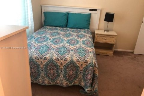 Condo in Gainesville, Florida, 4 bedrooms  № 2059854 - photo 11