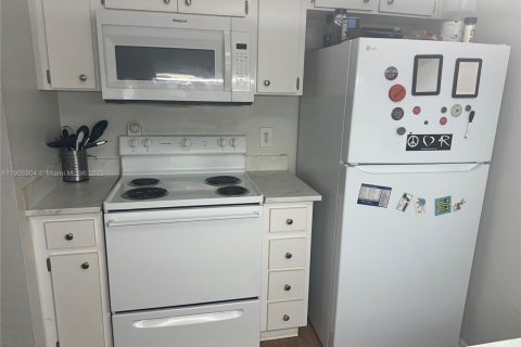 Condo in Gainesville, Florida, 4 bedrooms  № 2059854 - photo 3