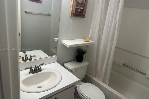 Condo in Gainesville, Florida, 4 bedrooms  № 2059854 - photo 13