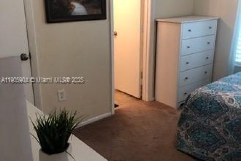 Condo in Gainesville, Florida, 4 bedrooms  № 2059854 - photo 8