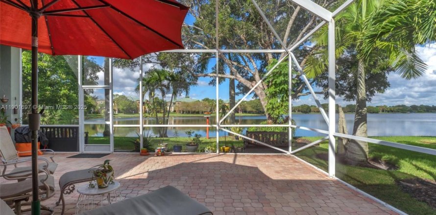 Villa ou maison à Coral Springs, Floride 4 chambres, 190.64 m2 № 1954009