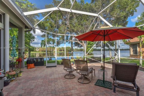 Villa ou maison à vendre à Coral Springs, Floride: 4 chambres, 190.64 m2 № 1954009 - photo 2