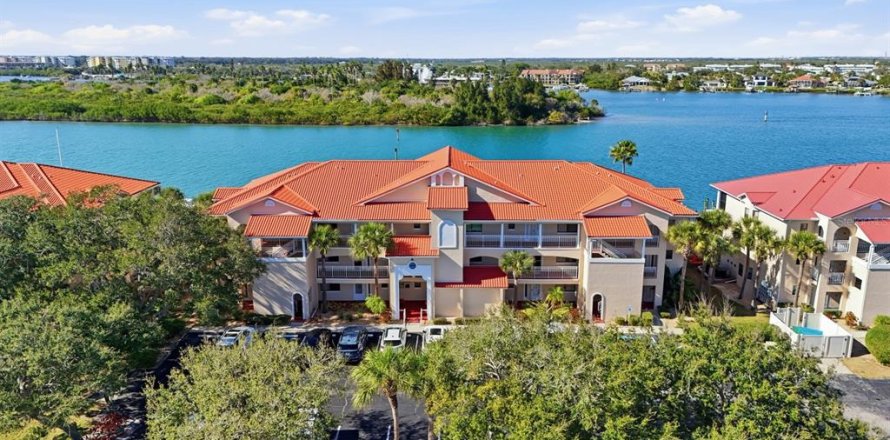 Condominio en New Smyrna Beach, Florida, 2 dormitorios № 2098143