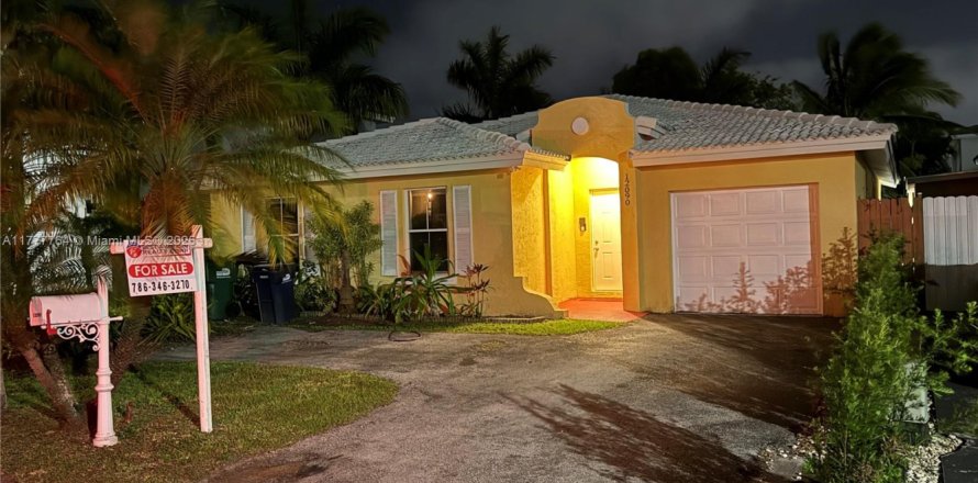 Дом в Хомстед, Флорида 3 спальни, 128.02м2 № 1942667