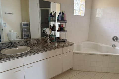 Купить виллу или дом в Хомстед, Флорида 3 спальни, 128.02м2, № 1942667 - фото 12