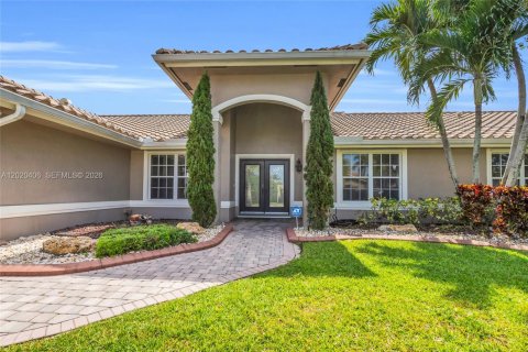 House in Pembroke Pines, Florida 3 bedrooms, 219.71 sq.m. № 2186290