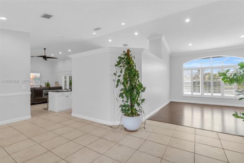 House in Pembroke Pines, Florida 3 bedrooms, 219.71 sq.m. № 2186290 - photo 14
