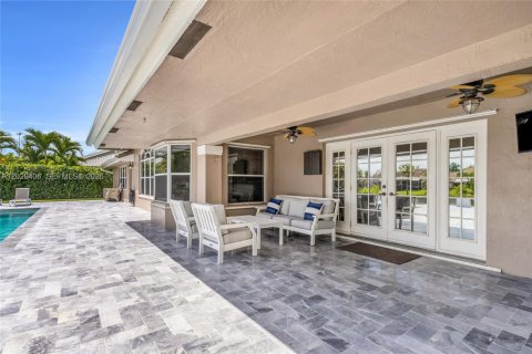 House in Pembroke Pines, Florida 3 bedrooms, 219.71 sq.m. № 2186290 - photo 12