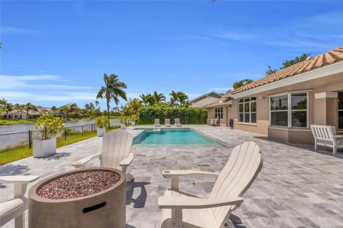 House in Pembroke Pines, Florida 3 bedrooms, 219.71 sq.m. № 2186290 - photo 7