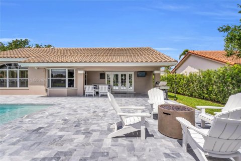 House in Pembroke Pines, Florida 3 bedrooms, 219.71 sq.m. № 2186290 - photo 10