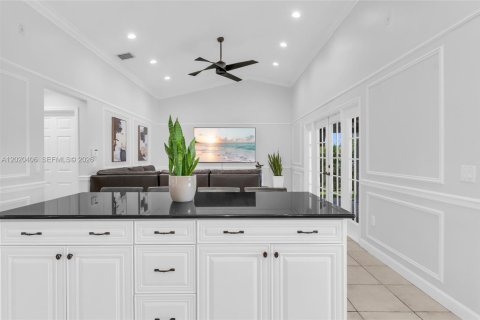 House in Pembroke Pines, Florida 3 bedrooms, 219.71 sq.m. № 2186290 - photo 23