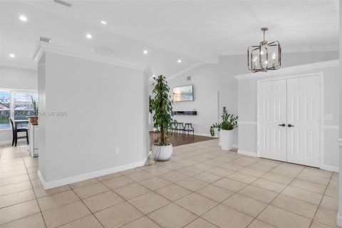 House in Pembroke Pines, Florida 3 bedrooms, 219.71 sq.m. № 2186290 - photo 15