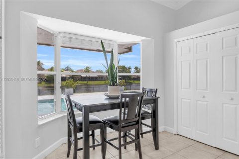 House in Pembroke Pines, Florida 3 bedrooms, 219.71 sq.m. № 2186290 - photo 27