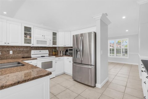 House in Pembroke Pines, Florida 3 bedrooms, 219.71 sq.m. № 2186290 - photo 25