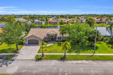 House in Pembroke Pines, Florida 3 bedrooms, 219.71 sq.m. № 2186290 - photo 5