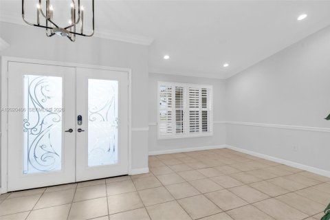 House in Pembroke Pines, Florida 3 bedrooms, 219.71 sq.m. № 2186290 - photo 13