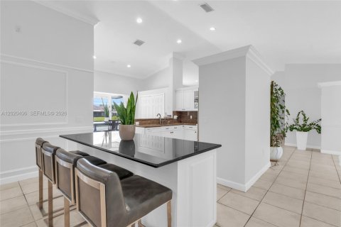 House in Pembroke Pines, Florida 3 bedrooms, 219.71 sq.m. № 2186290 - photo 24