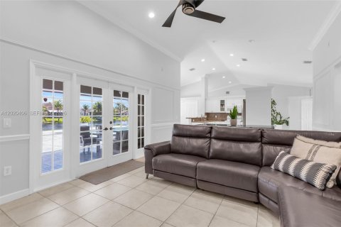 House in Pembroke Pines, Florida 3 bedrooms, 219.71 sq.m. № 2186290 - photo 20