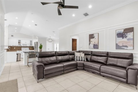 House in Pembroke Pines, Florida 3 bedrooms, 219.71 sq.m. № 2186290 - photo 19