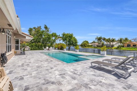 House in Pembroke Pines, Florida 3 bedrooms, 219.71 sq.m. № 2186290 - photo 8