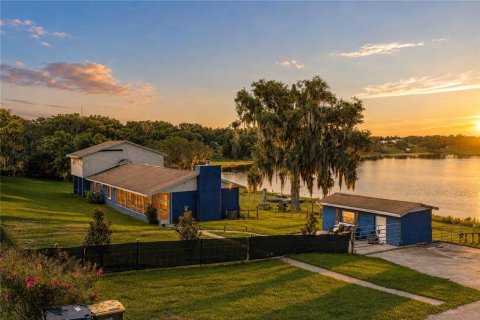 House in Bartow, Florida 4 bedrooms, 251.39 sq.m. № 2304584