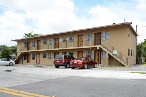 Commercial property in Miami, Florida 428.93 sq.m. № 1860052 - photo 1
