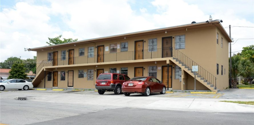 Commercial property in Miami, Florida 428.93 sq.m. № 1860052