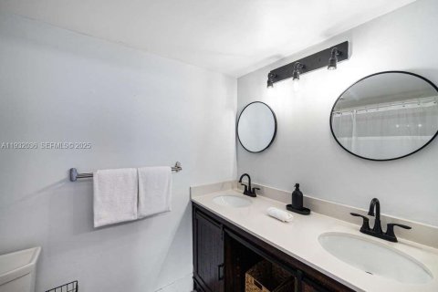 Copropriété à vendre à Miami, Floride: 3 chambres, 114.46 m2 № 1990566 - photo 18