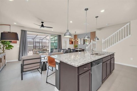 Townhouse in Davenport, Florida 5 bedrooms, 213.02 sq.m. № 2198527 - photo 12
