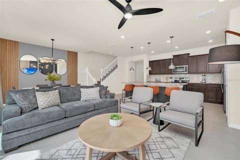 Townhouse in Davenport, Florida 5 bedrooms, 213.02 sq.m. № 2198527 - photo 15