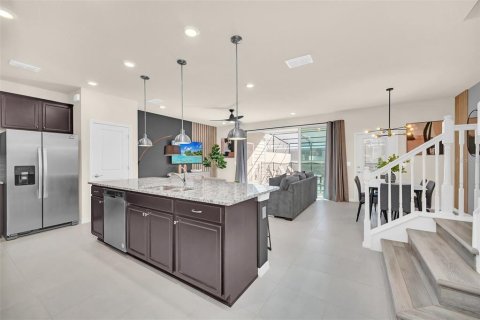Townhouse in Davenport, Florida 5 bedrooms, 213.02 sq.m. № 2198527 - photo 7