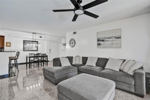 Condo in Aventura, Florida, 2 bedrooms  № 1839689 - photo 7