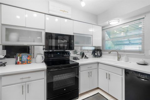Condo in Sarasota, Florida, 2 bedrooms  № 1268491 - photo 21