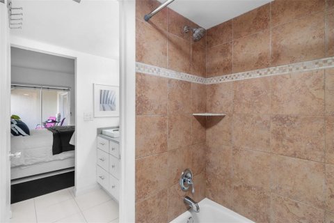 Condo in Sarasota, Florida, 2 bedrooms  № 1268491 - photo 26