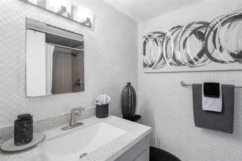 Condo in Sarasota, Florida, 2 bedrooms  № 1268491 - photo 27