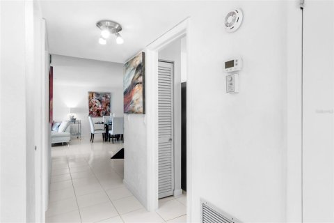 Condo in Sarasota, Florida, 2 bedrooms  № 1268491 - photo 13