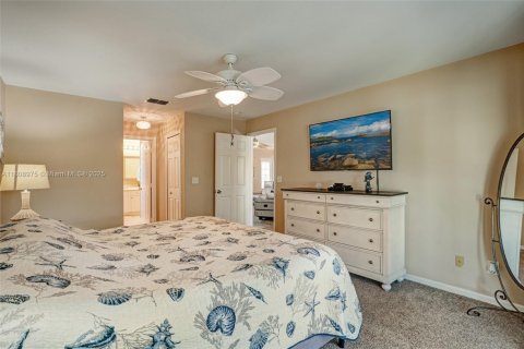 House in Cape Coral, Florida 4 bedrooms, 159.05 sq.m. № 1865228 - photo 25