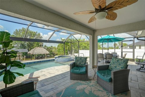 House in Cape Coral, Florida 4 bedrooms, 159.05 sq.m. № 1865228 - photo 4
