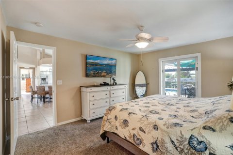 House in Cape Coral, Florida 4 bedrooms, 159.05 sq.m. № 1865228 - photo 21