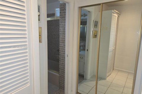 Снять в аренду кондоминиум в Халландейл-Бич, Флорида 1 спальня, 71.53м2, № 2009234 - фото 18