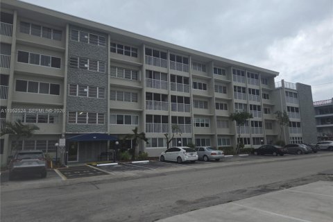 Кондоминиум с 1 спальней в Халландейл-Бич, Флорида № 2009234