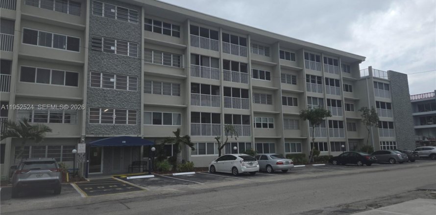 Кондоминиум с 1 спальней в Халландейл-Бич, Флорида № 2009234