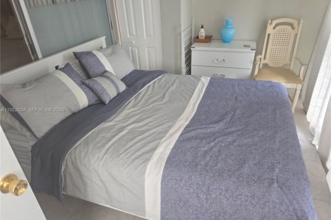 Снять в аренду кондоминиум в Халландейл-Бич, Флорида 1 спальня, 71.53м2, № 2009234 - фото 15